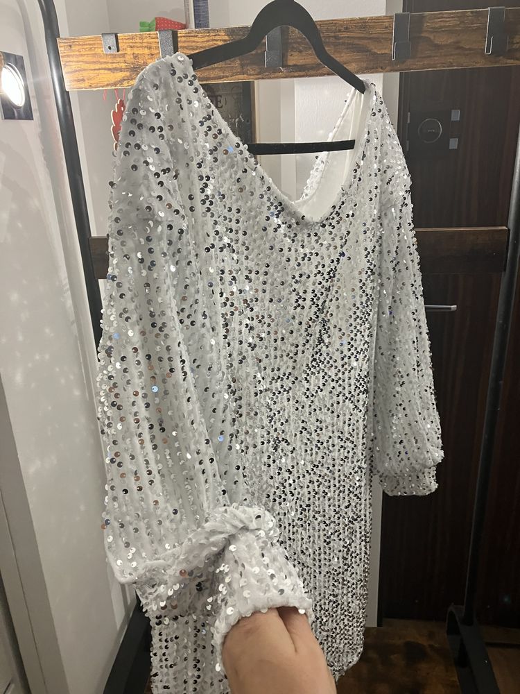 Sukienka biała srebrna cekiny uni