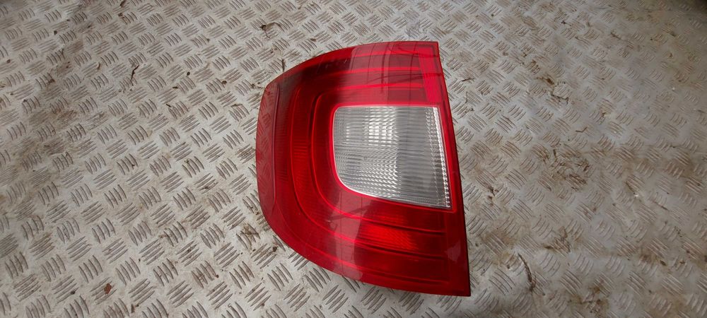 SKODA SUPERB II lampa lewa tylna