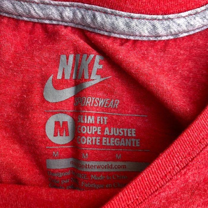 Червона футболка Nike