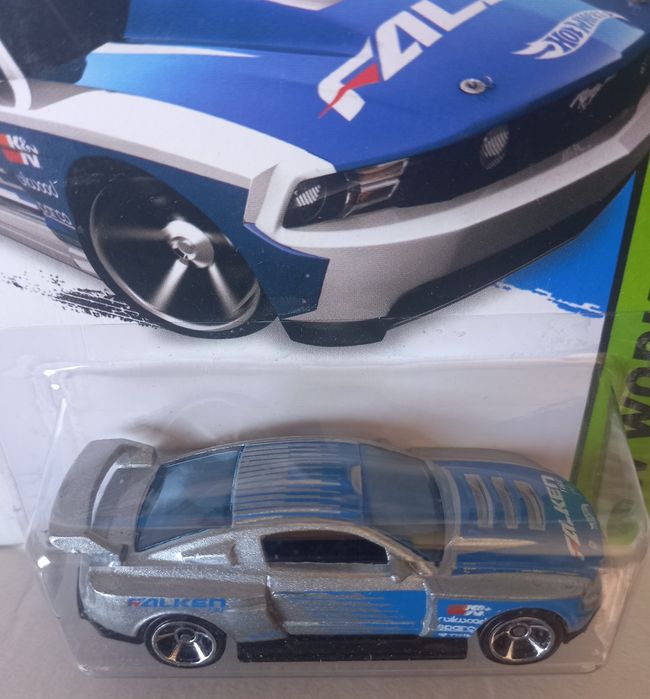 Hot wheels do ano 2013 custom 12 ford mustang (falken)