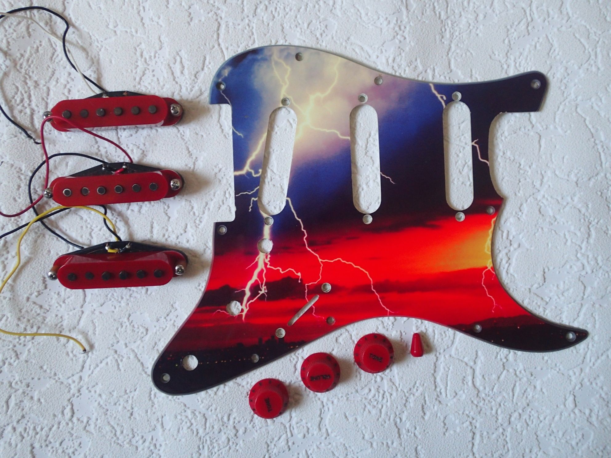 Датчики Fender Stratocaster Tex Mex, пікгард та ручки