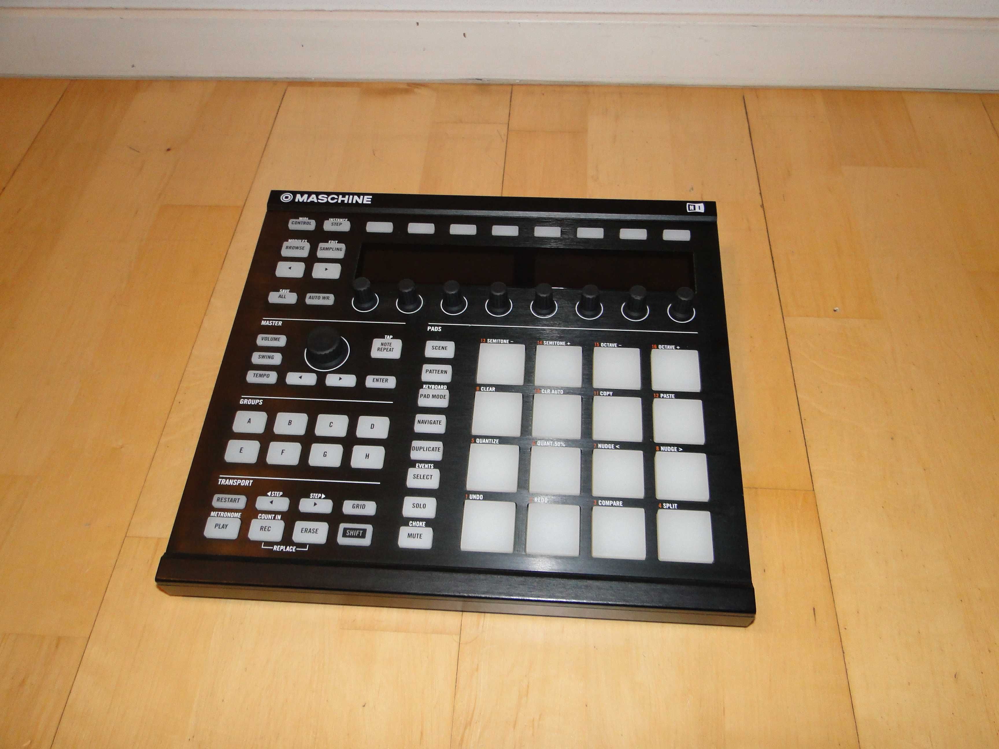 Zawodowa Stacja Dla DJ Kontroler Native Instruments Maschine MK2.Nówka