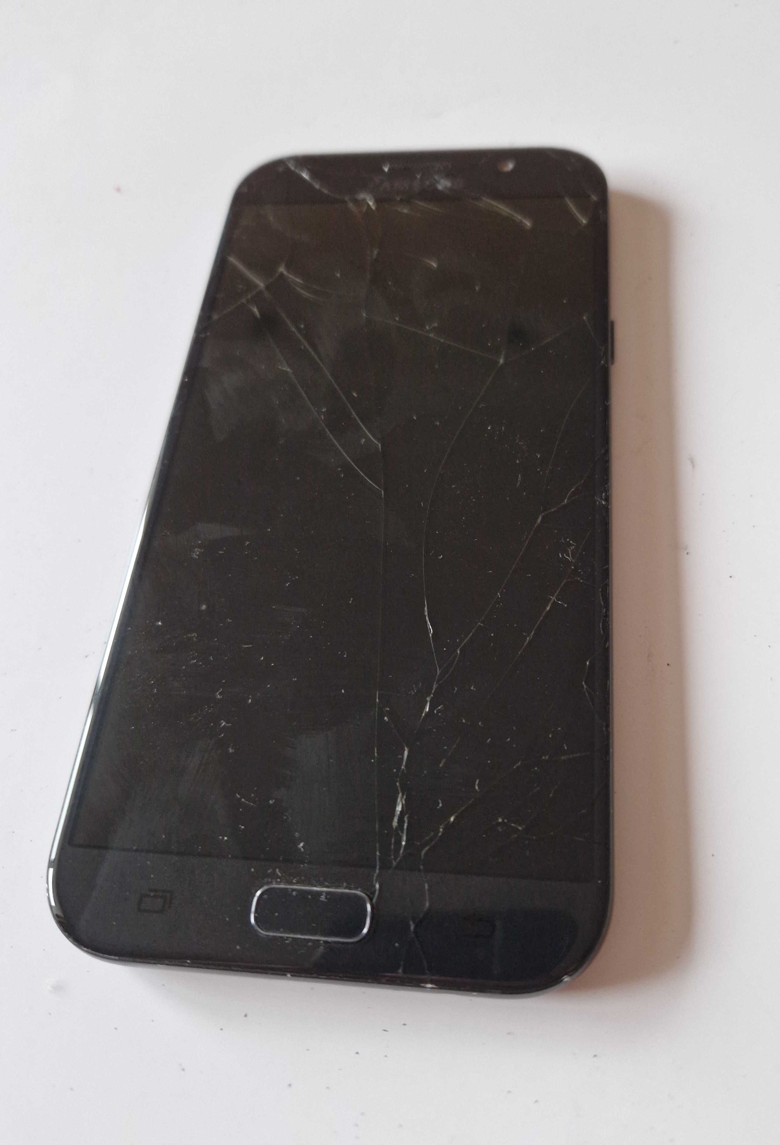 Samsung Galaxy A7 (2017), рабочий, битый, под ремонт