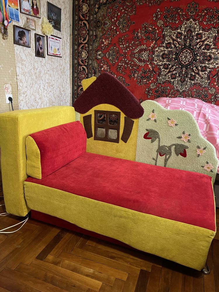 Продам дитячий диван Теремок