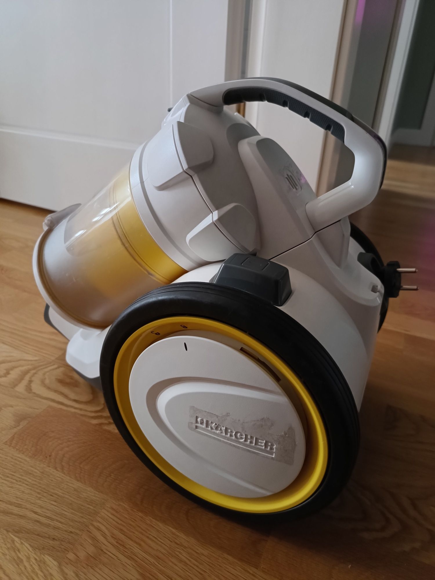 Karcher VC 3 premium 700w