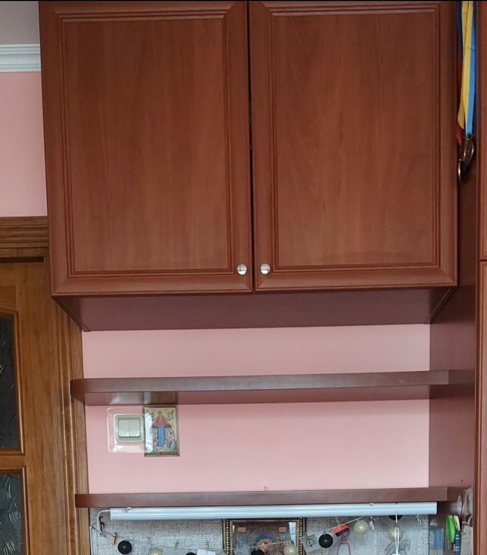 Антресоль та полиці