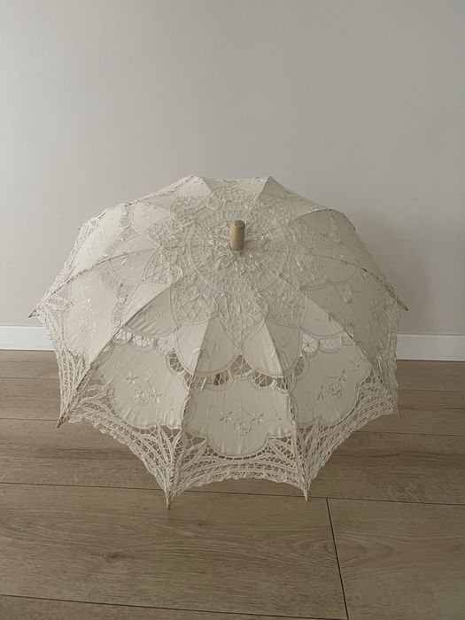 Parasol - koronkowy. Colr - ecru. Weselny.