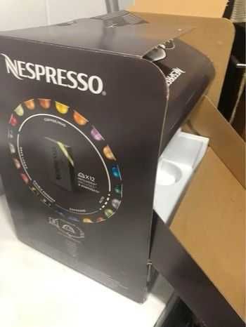 Maquina de cafe NESPRESSO VERTUO nova