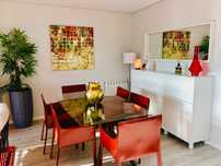 Mesa de sala com 6 cadeira em pele