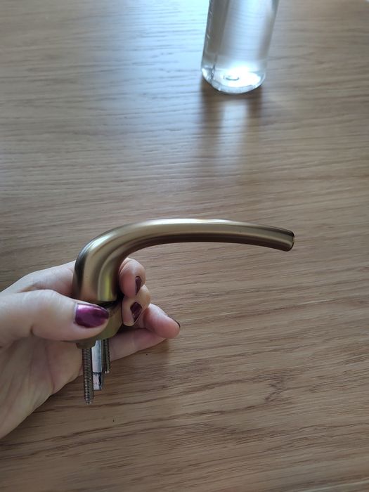 Klamki okienne złote