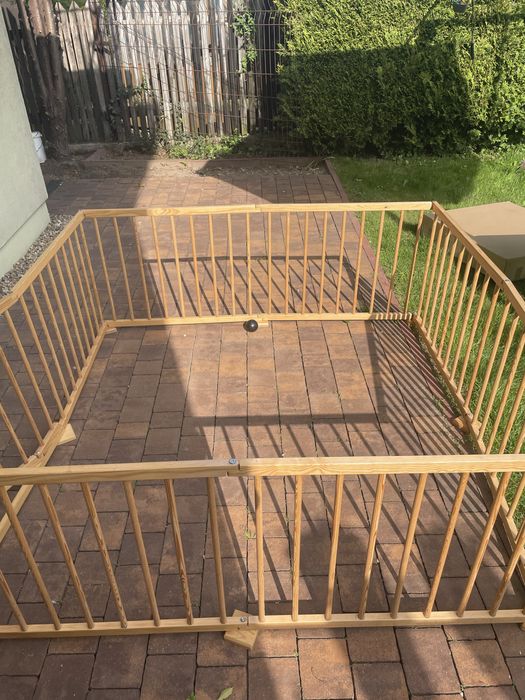 Drewniany kojec dla dziecka - modułowy