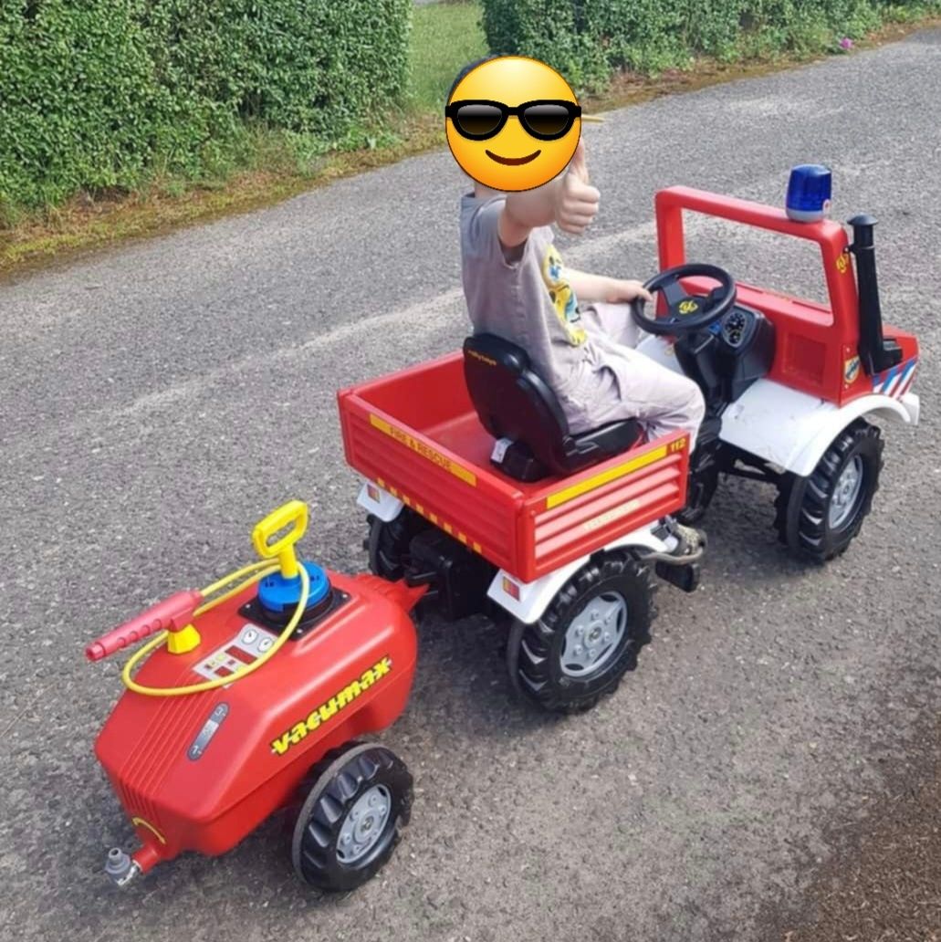 Jeździk Duży wóz strażacki na pedały kogutem oraz z przyczepą na wodę