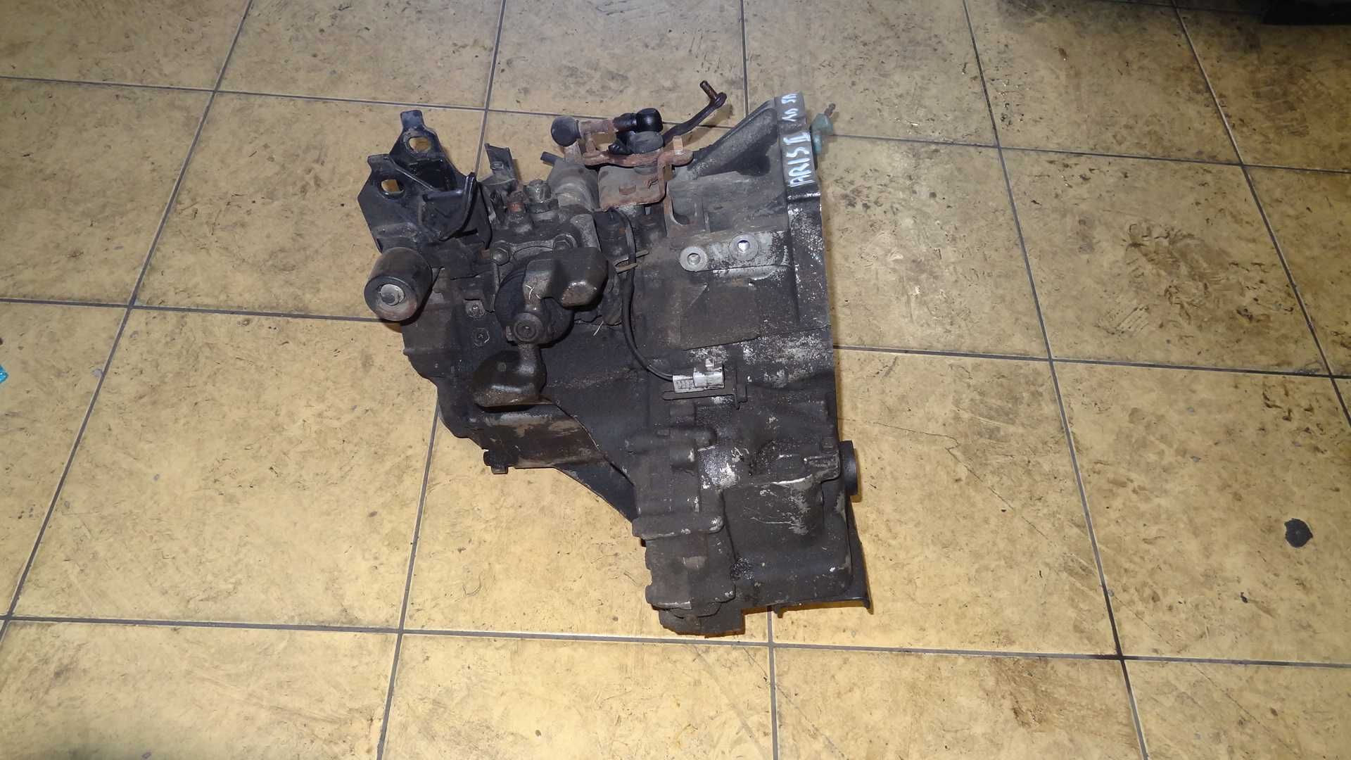 Toyota yaris II  1.4 D4D 06- skrzynia biegów 5b