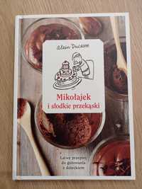 Mikołajek i słodkie przekąski