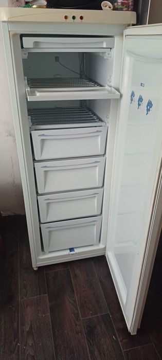 Морозильна камера reinford