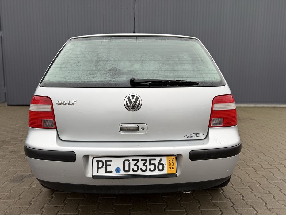 Volkswagen Golf  -2003 року