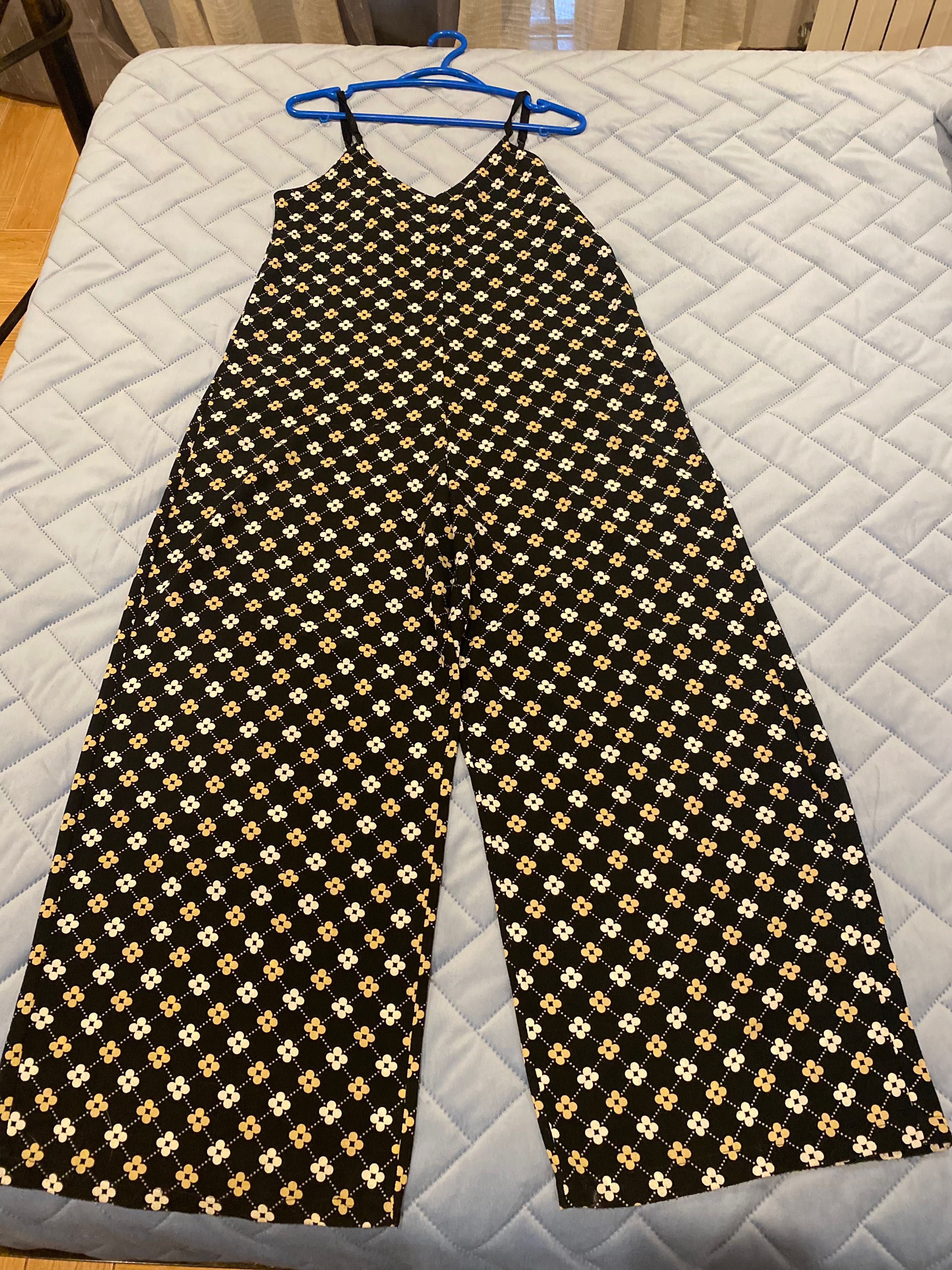 Macacão preto estampado