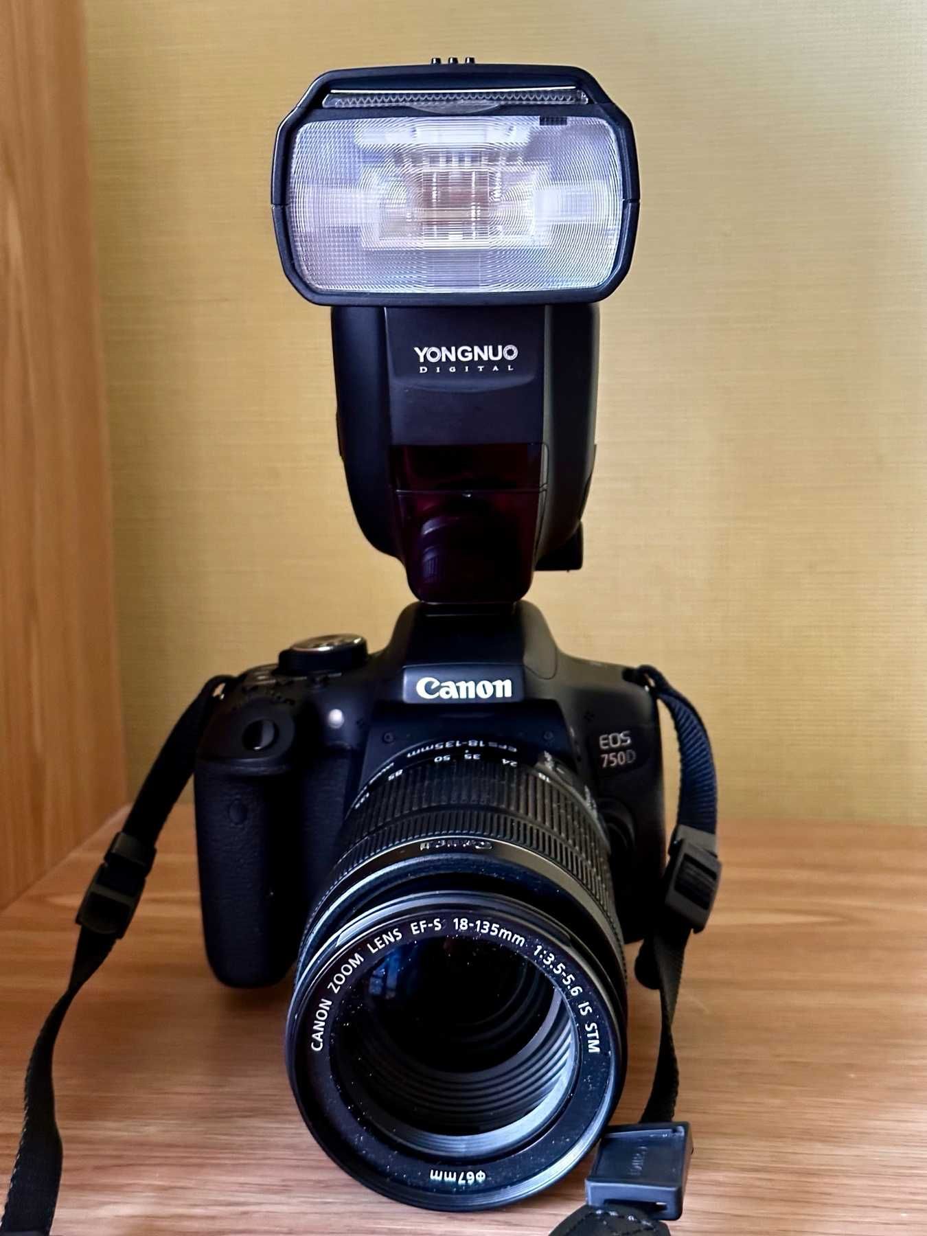 Canon EOS 750D Цифровий Дзеркальний фотоапарат з об’єктивом 18-135mm