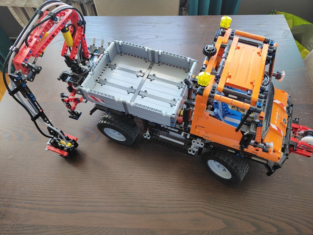 LEGO unimog 81110