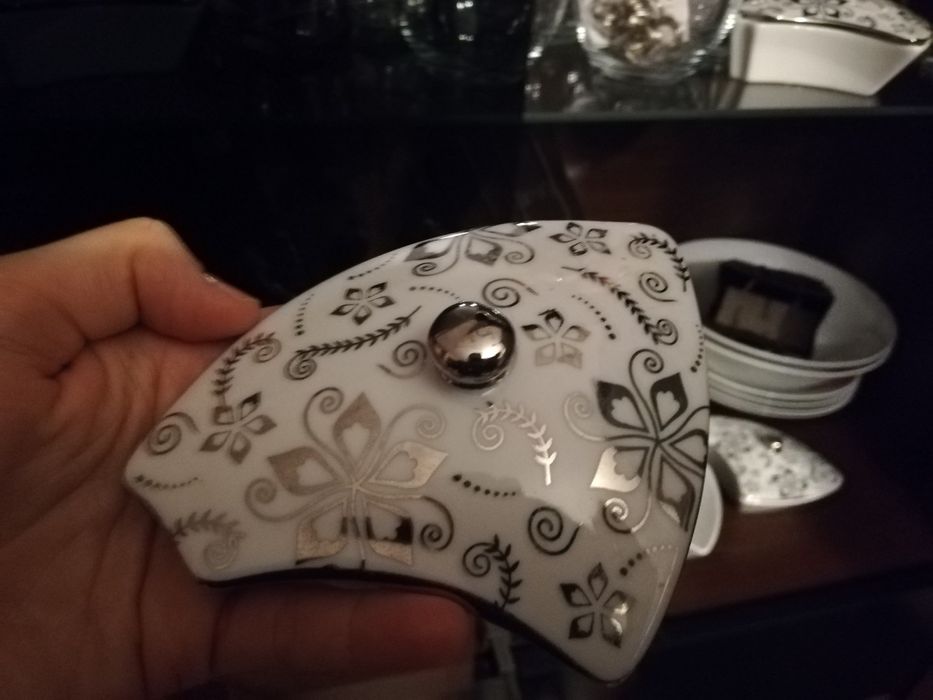 Pojemnik na sos lub przekąski