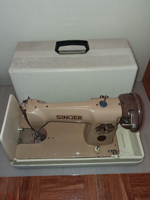 Máquina de Costura Vintage Singer