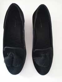 Sapatos de veludo pretos