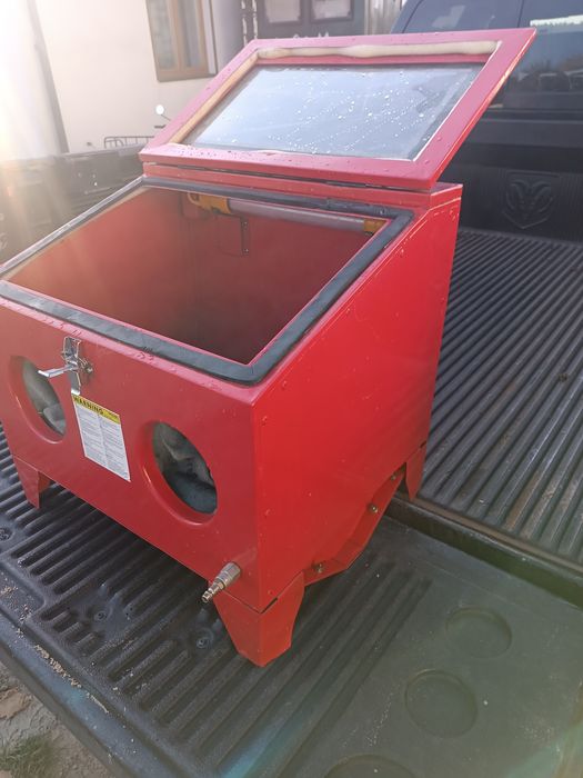 Piaskarka inzektorowa warsztatowa kabinowa 90l