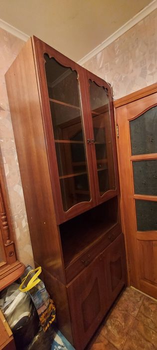 Віддам розбірну шафу-сервант