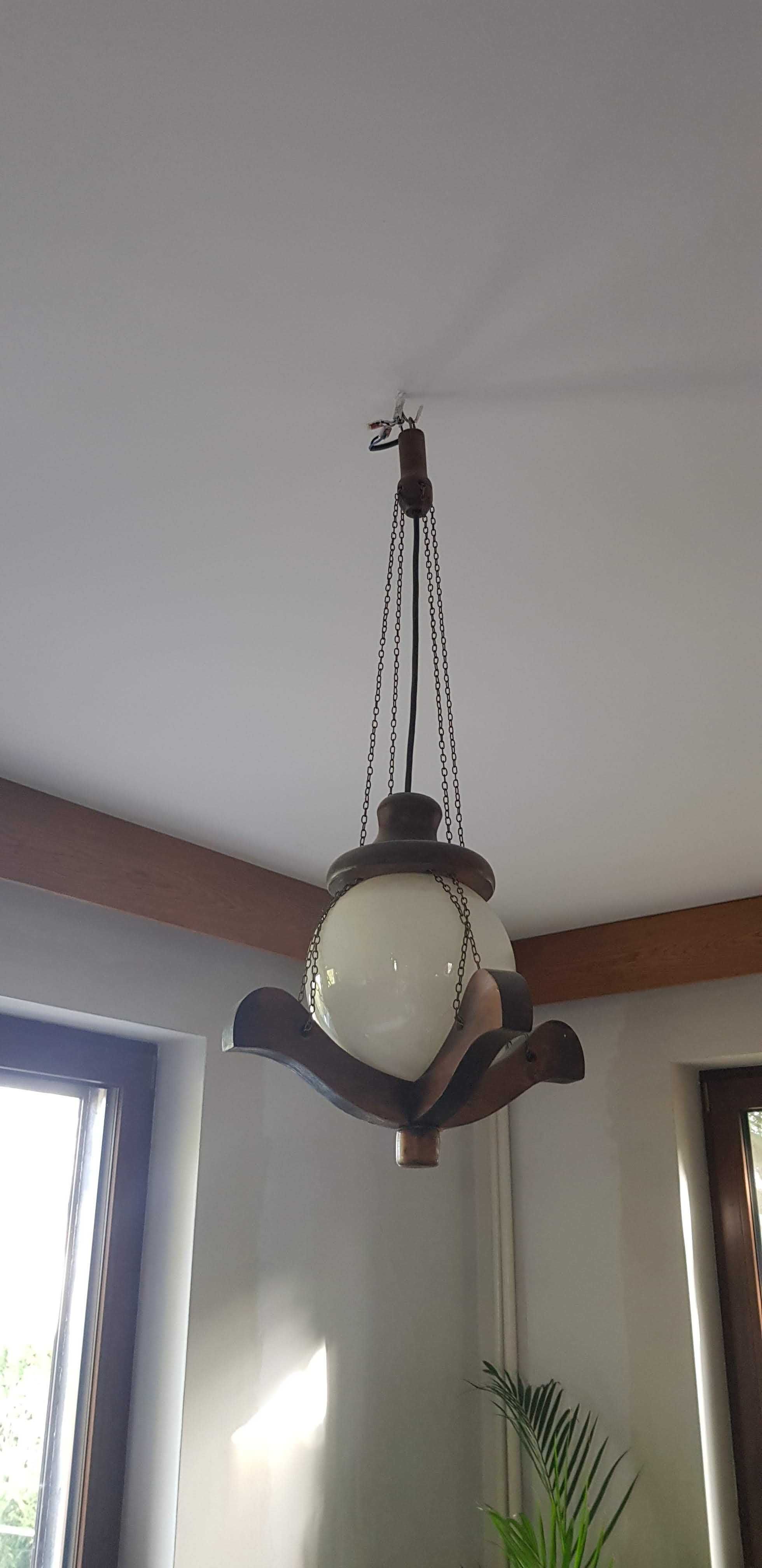 Zestaw stylowych drewnianych lamp, sufitowe i klinkiety