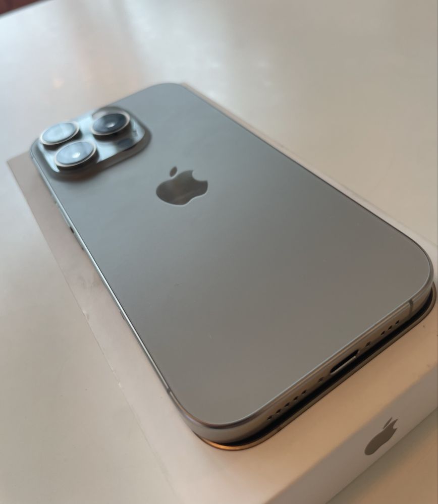 iPhone 16 Pro 256GB Natural Titanium - Como Novo, com Garantia