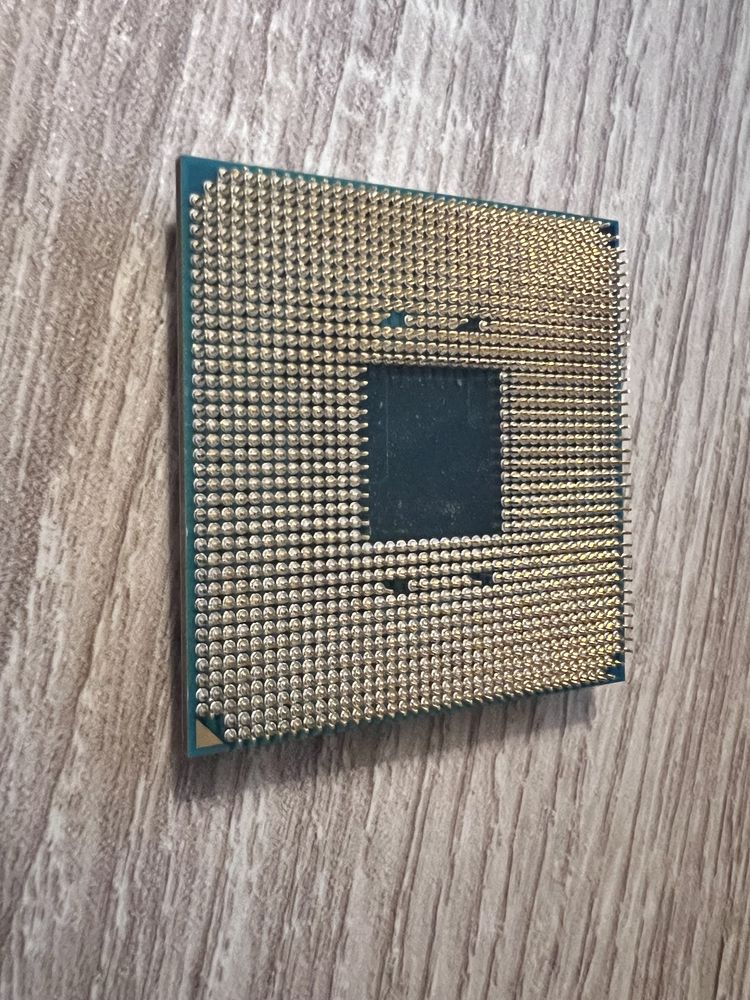 AMD Ryzen 3 2200G