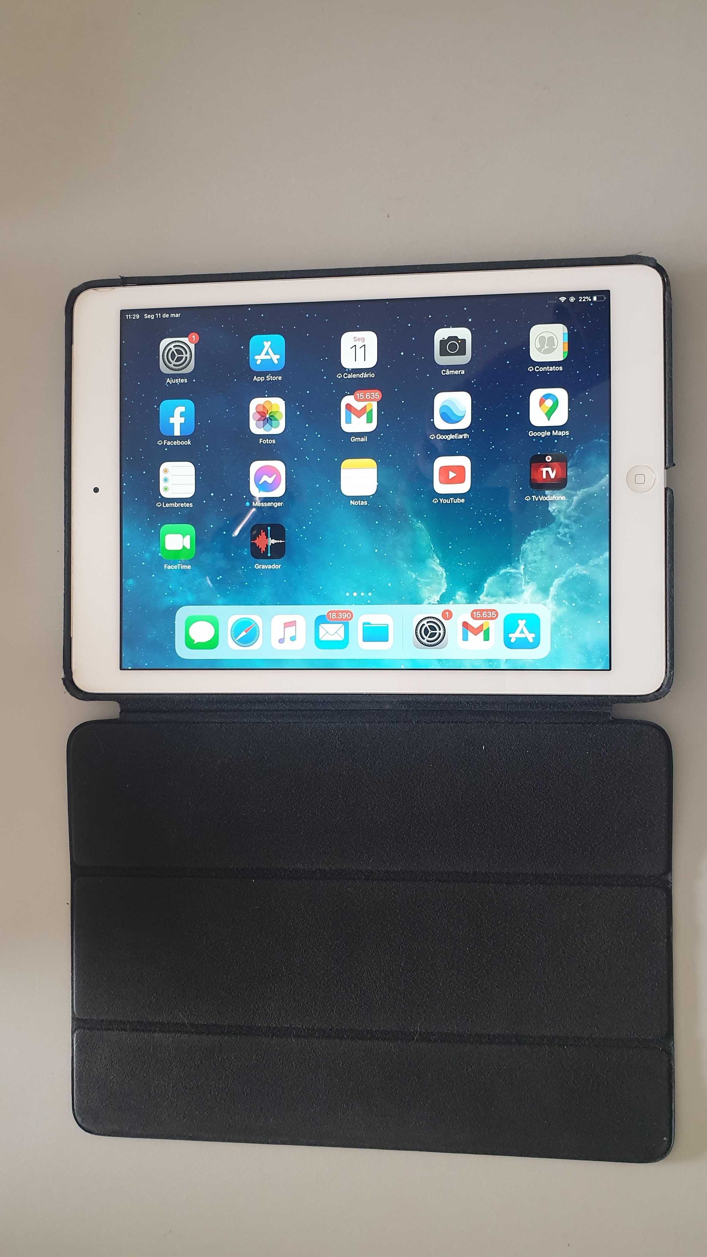 iPad Air 32GB Wi-Fi + Cellular