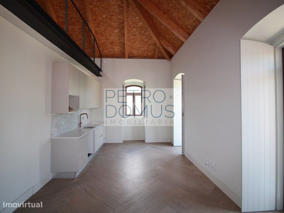 Apartamento T1 Duplex No Centro Histórico De Leiria
