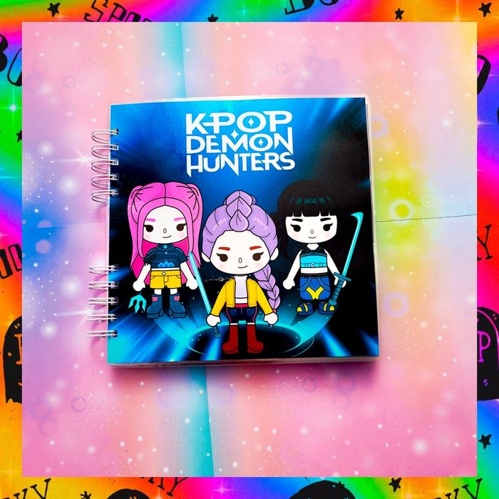 Książka na rzepy K-pop Demon Hunters. Lamibook. Huntrix
