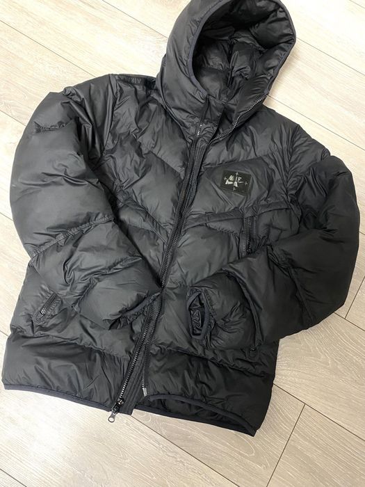 Продам куртку новую Nike оригинал