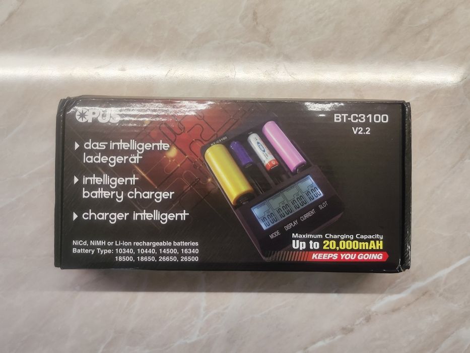 Универсальное зарядное устройство Opus BT-C3100