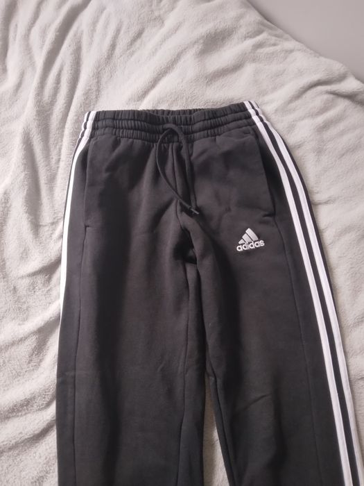 Spodnie dresowe chłopięce adidas rozmiar S, na wiek 12-13 lat