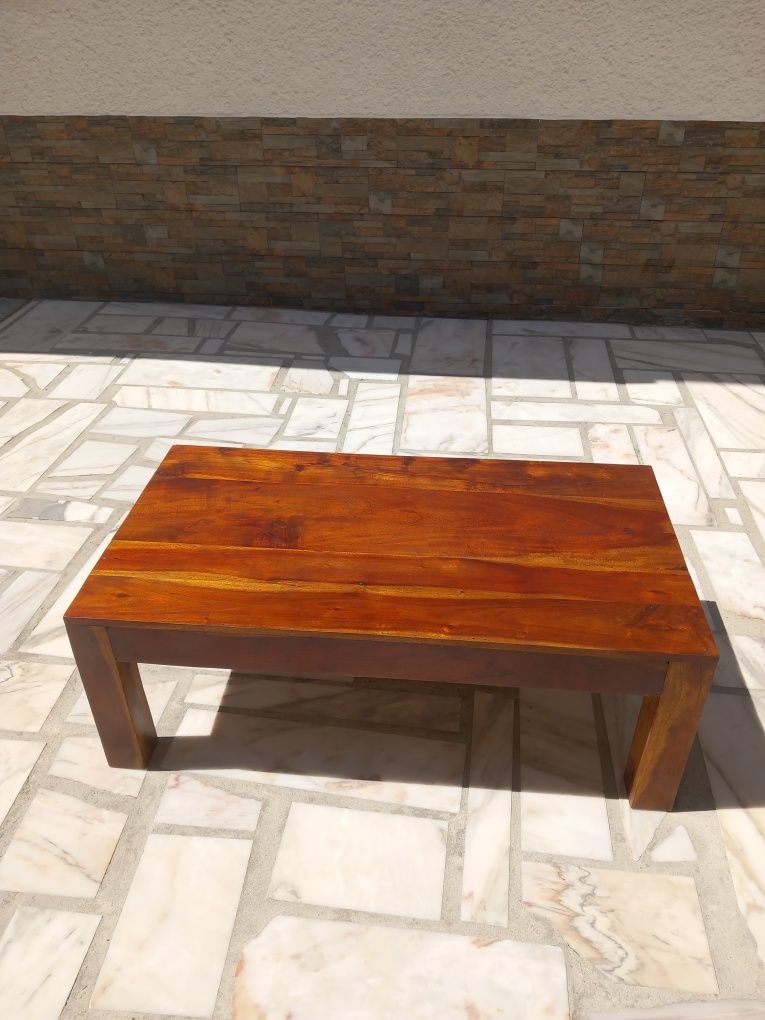 Mesa de centro em madeira