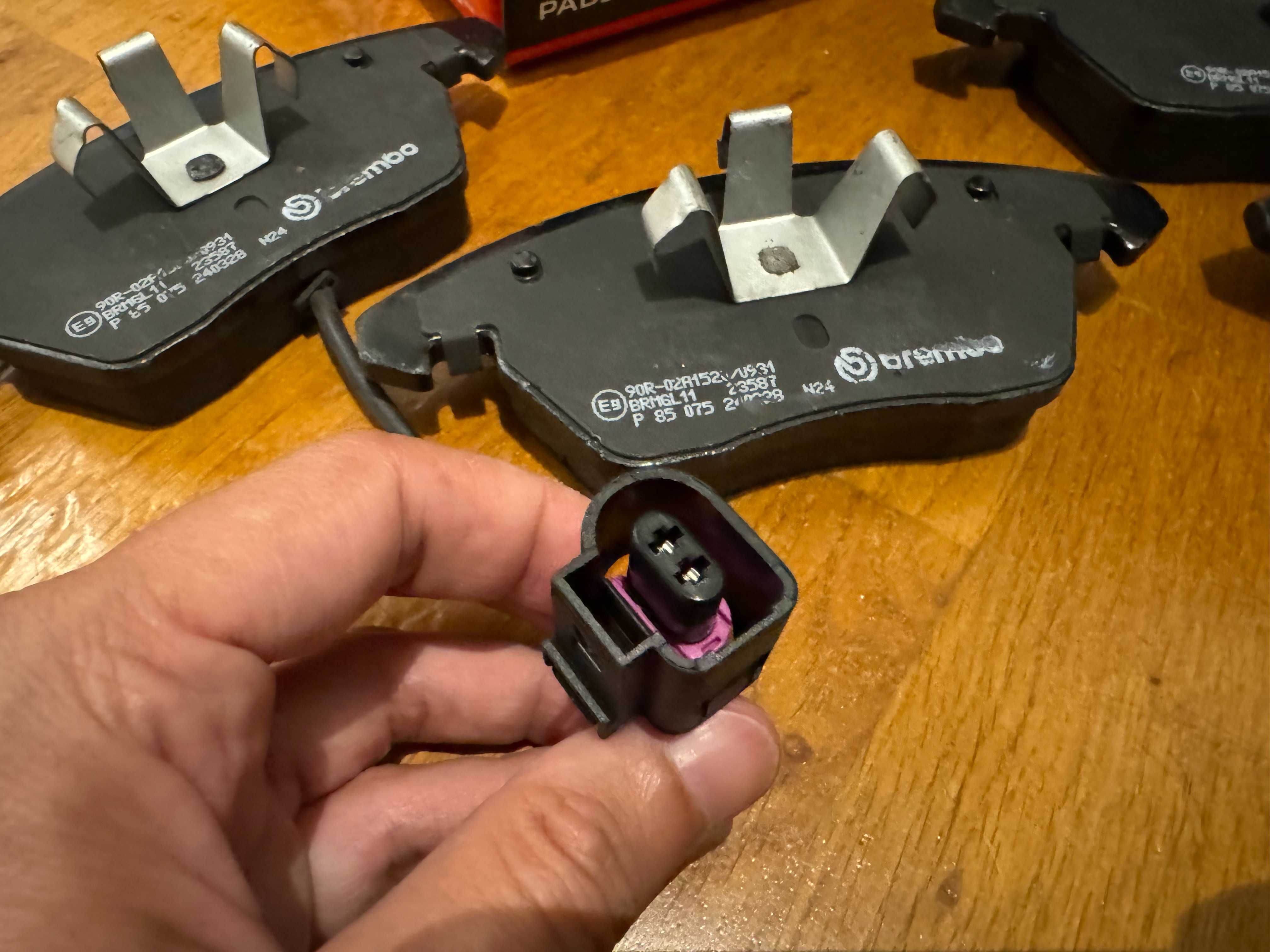 Pastilhas de Travão Brembo P 85 075 - Novas