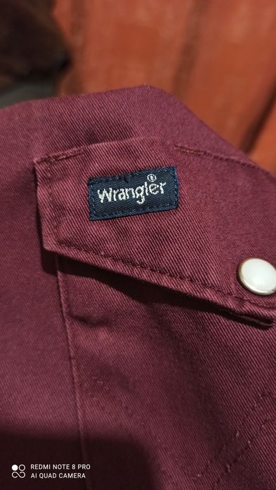Джинсовая рубашка, пиджак, тенниска ольшого размера Wrangler.