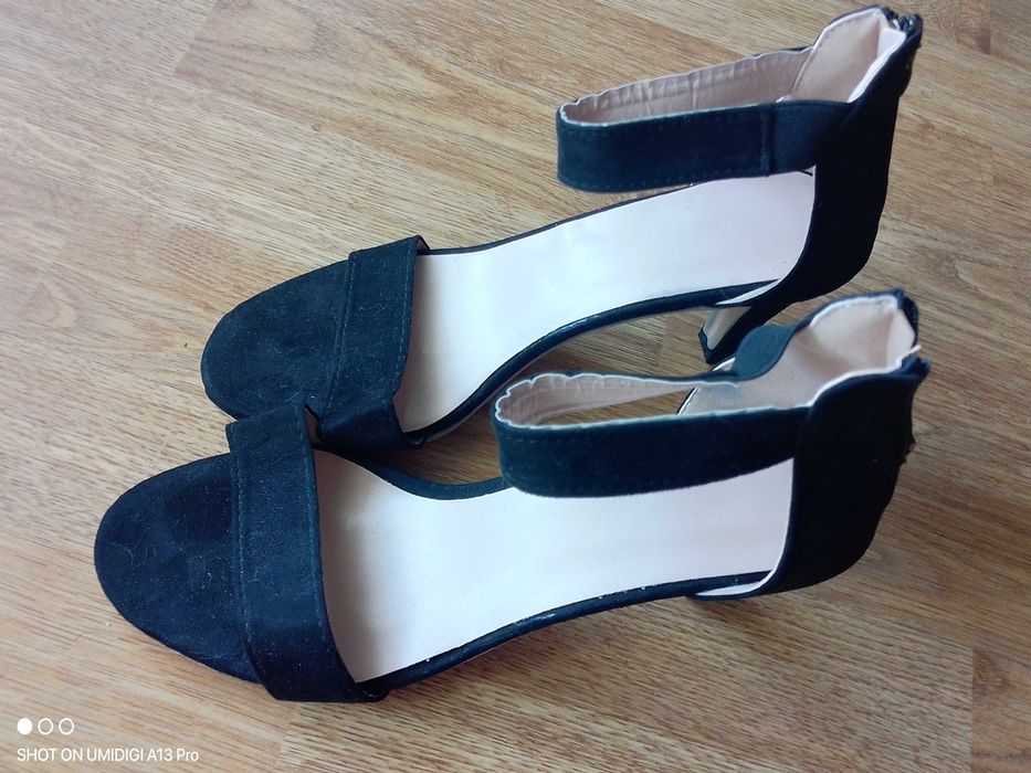 Chinelas de senhora pretas