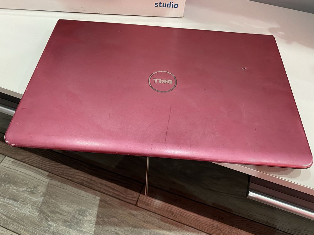 Laptop DEII Studio 1749