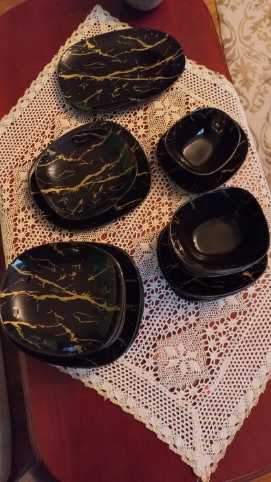 Serwis obiadowy nowy dla 6 osób /25 elementów/czarno-złoty