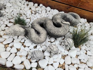 kolekcja figurek wąż ogrodowy żmija gipsowa dekoracja dekor ogród gips