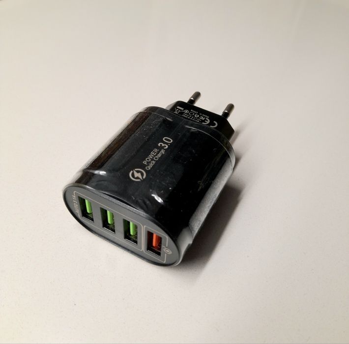 Carregador de 4 portas transformador USB