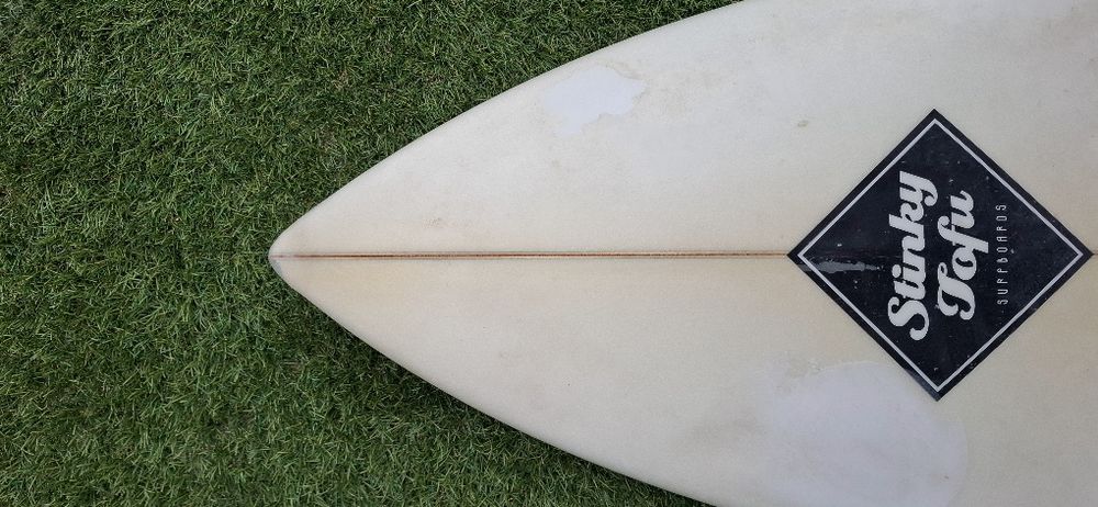 Prancha de Surf Stinky Tofu 6’2” + Saco Dakine