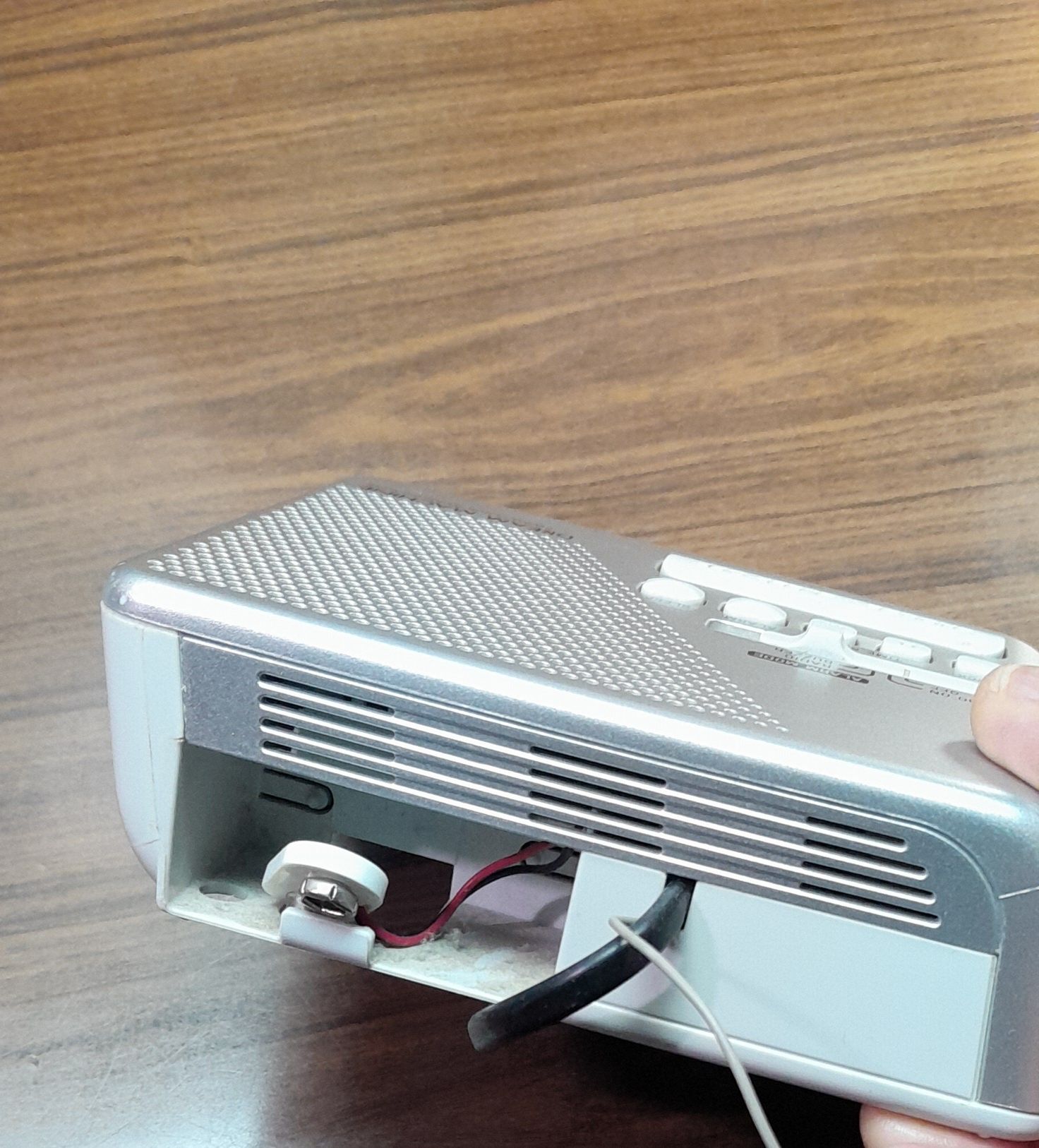 Radio relógio a luz e a pilhas