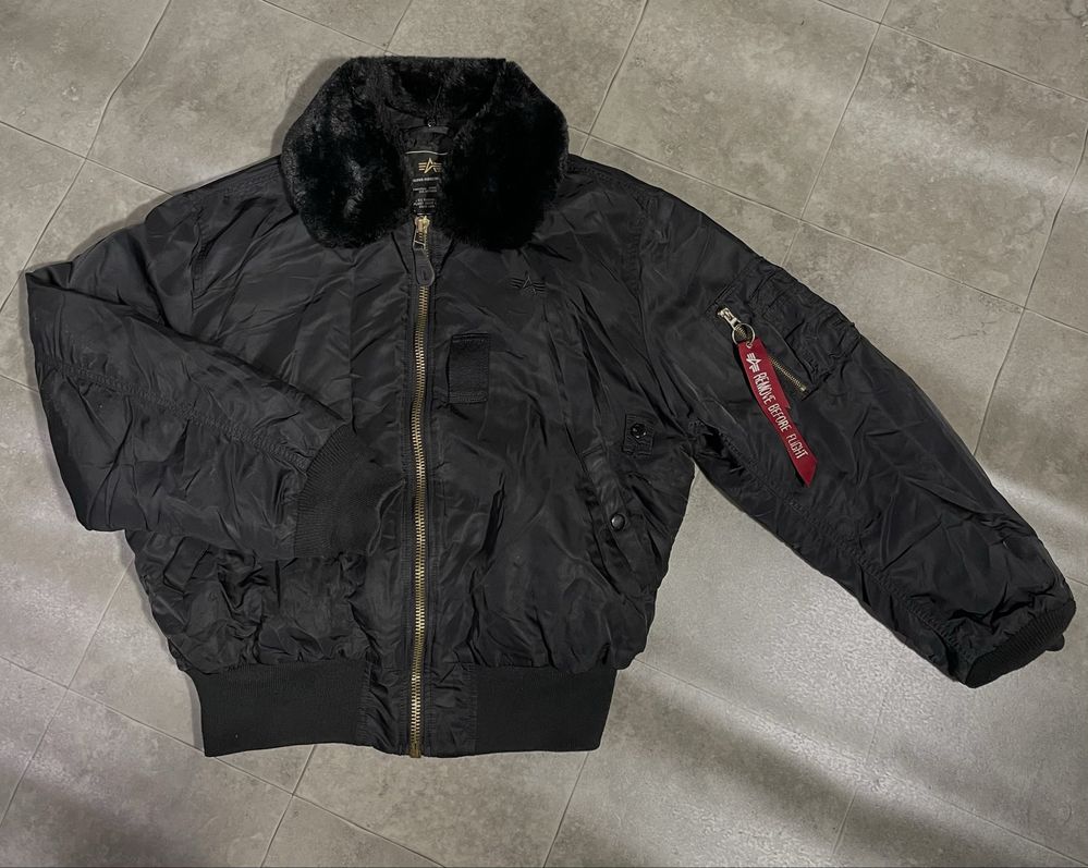 Бомбер від бренду Alpha industries