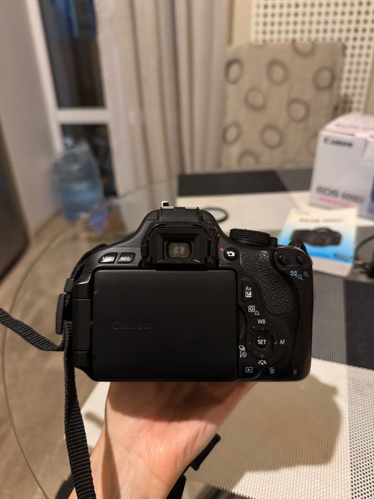 Дзеркальний фотоапарат Canon EOS 600D КОМПЛЕКТ