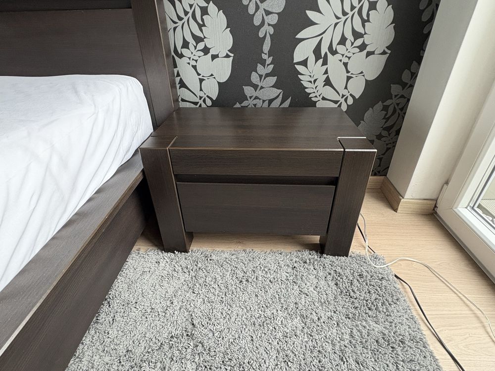 Łóżko 160 na 200 cm plus dwie szafki nocne i konsola